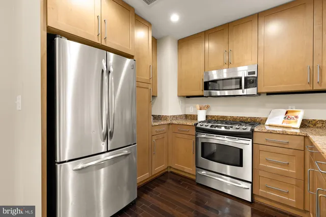 $425,000 | 8220 Crestwood Heights Drive, Unit 418, McLean, VA 22102