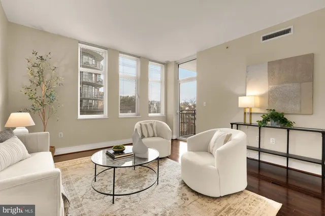 $425,000 | 8220 Crestwood Heights Drive, Unit 418, McLean, VA 22102