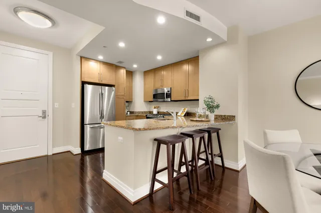 $425,000 | 8220 Crestwood Heights Drive, Unit 418, McLean, VA 22102