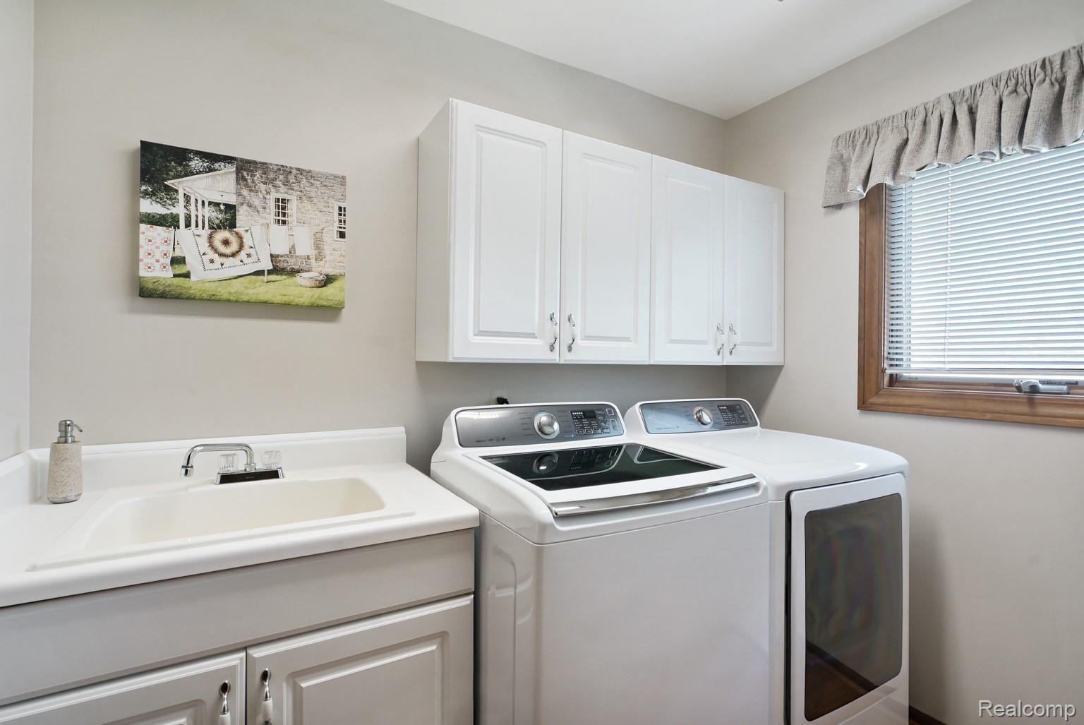 3139 Salem Drive Rochester, MI 48306 - Photo 15 of 32 First floor laundry room