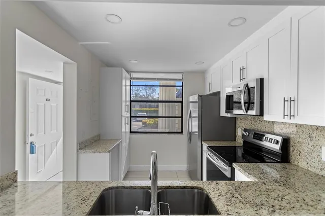 $2,950 | 1719 Whitehall Drive, Davie, FL 33324