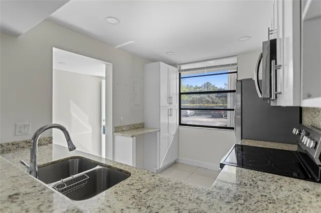 $2,950 | 1719 Whitehall Drive, Davie, FL 33324