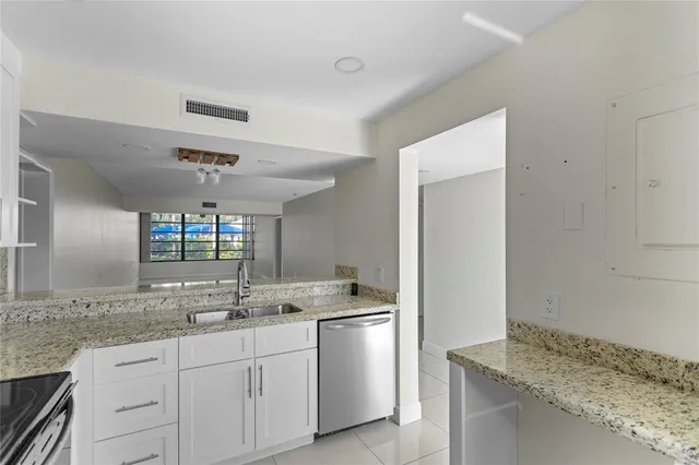 $2,950 | 1719 Whitehall Drive, Davie, FL 33324