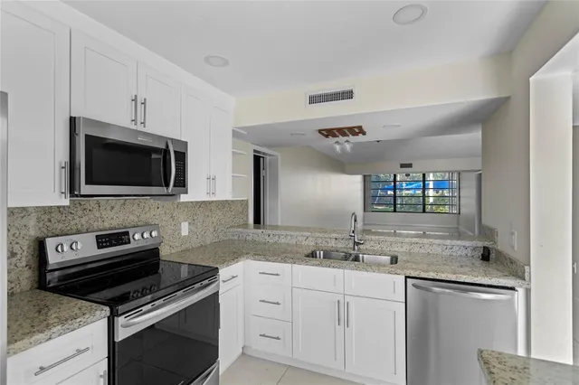 $2,950 | 1719 Whitehall Drive, Davie, FL 33324