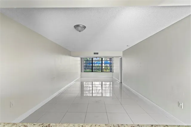 $2,950 | 1719 Whitehall Drive, Davie, FL 33324