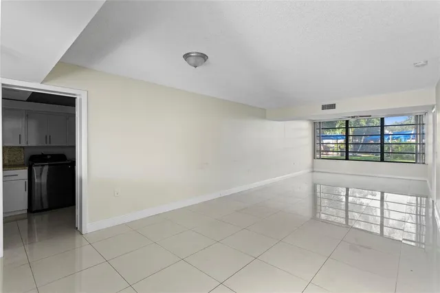 $2,950 | 1719 Whitehall Drive, Davie, FL 33324