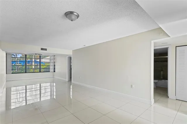 $2,950 | 1719 Whitehall Drive, Davie, FL 33324