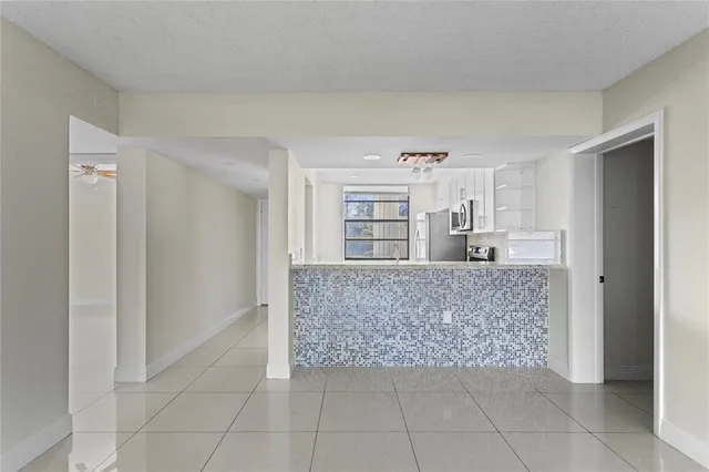 $2,950 | 1719 Whitehall Drive, Davie, FL 33324