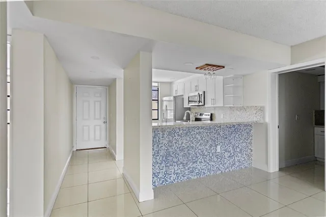 $2,950 | 1719 Whitehall Drive, Davie, FL 33324