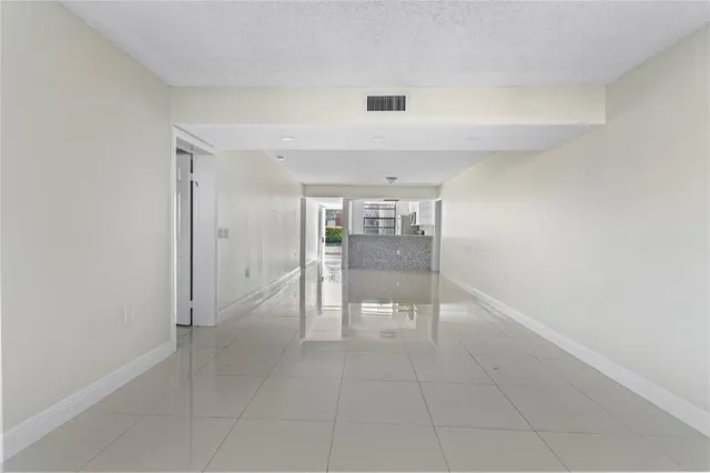 $2,950 | 1719 Whitehall Drive, Davie, FL 33324