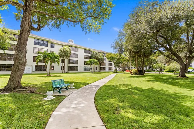 $2,950 | 1719 Whitehall Drive, Davie, FL 33324