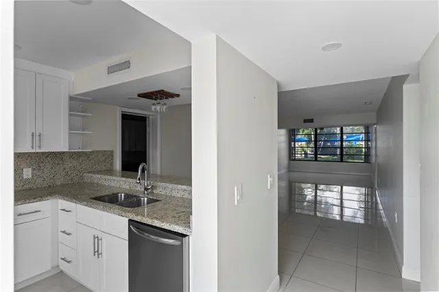 $2,950 | 1719 Whitehall Drive, Davie, FL 33324