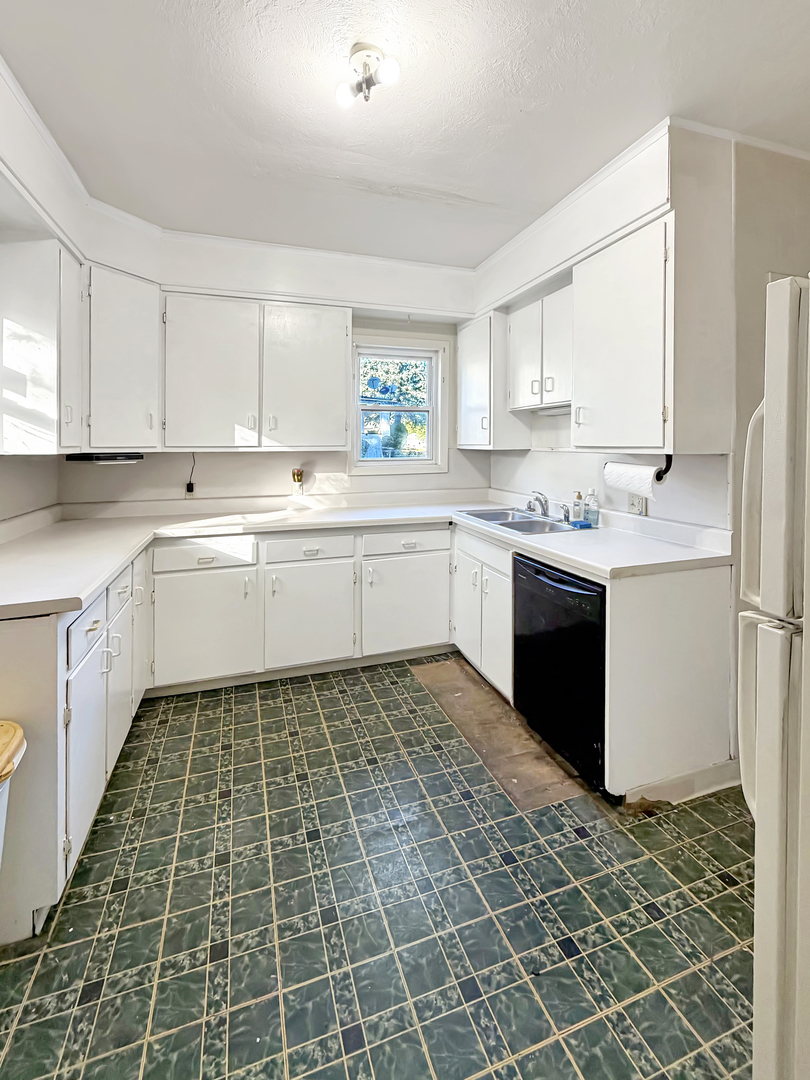 1468 South Float Avenue Freeport, IL 61032 - Photo 5 of 14 a kitchen with a sink stove and cabinets