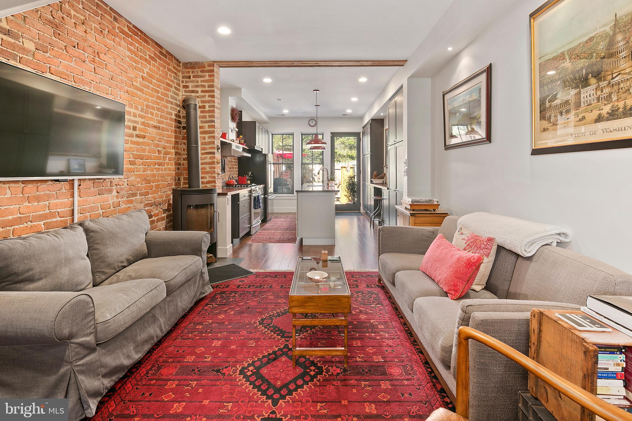 305 9th Street Southeast Washington, DC 20003 - Photo 11 of 35