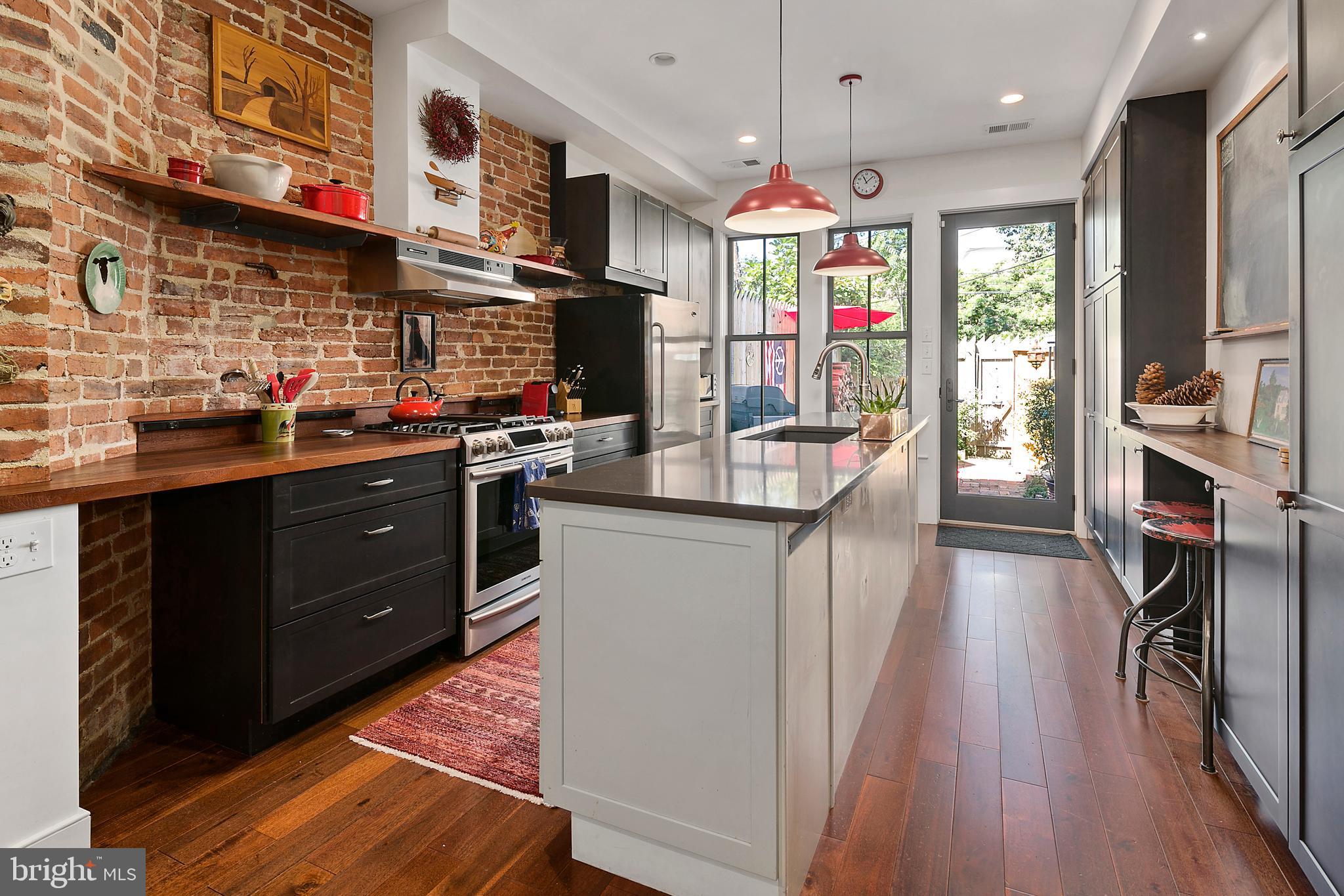 305 9th Street Southeast Washington, DC 20003 - Photo 13 of 35