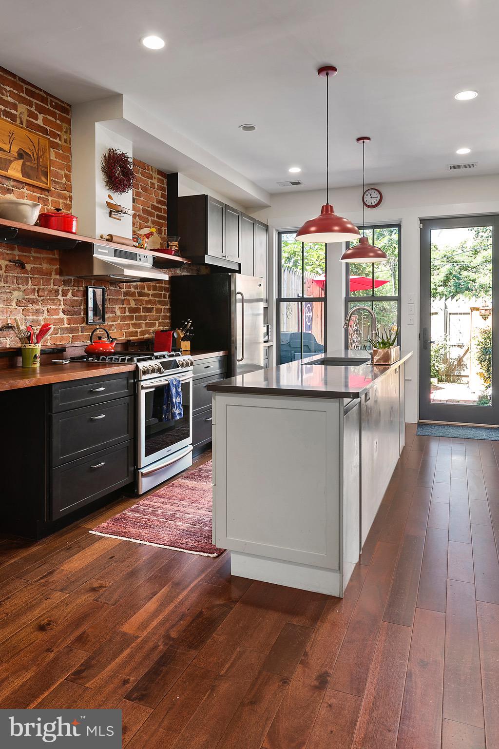 305 9th Street Southeast Washington, DC 20003 - Photo 14 of 35