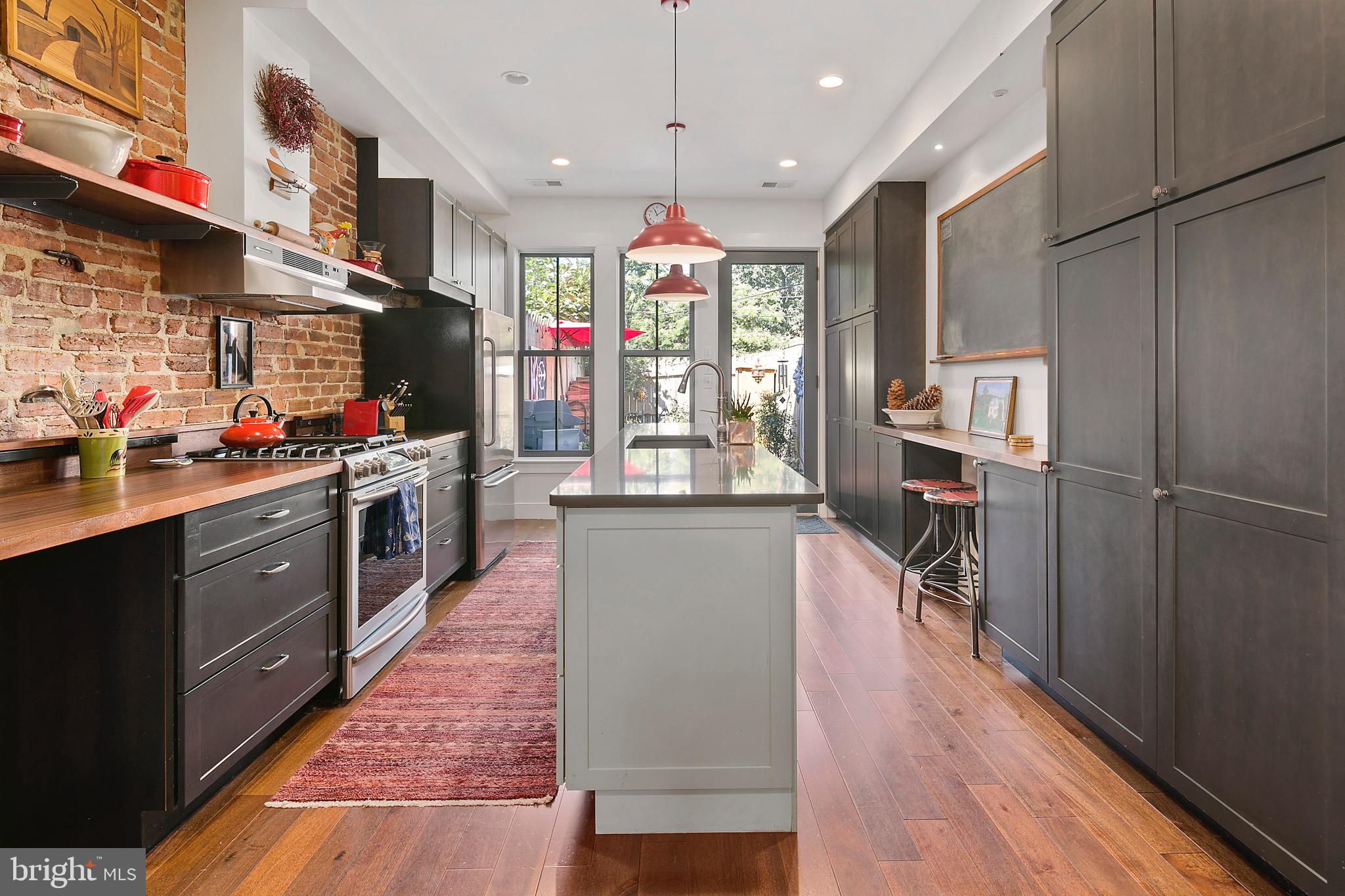 305 9th Street Southeast Washington, DC 20003 - Photo 15 of 35