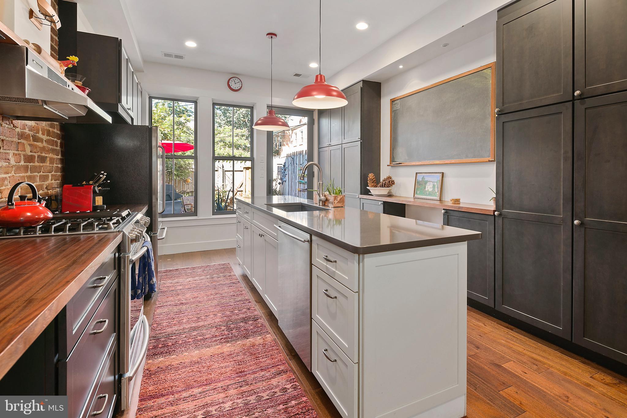 305 9th Street Southeast Washington, DC 20003 - Photo 16 of 35