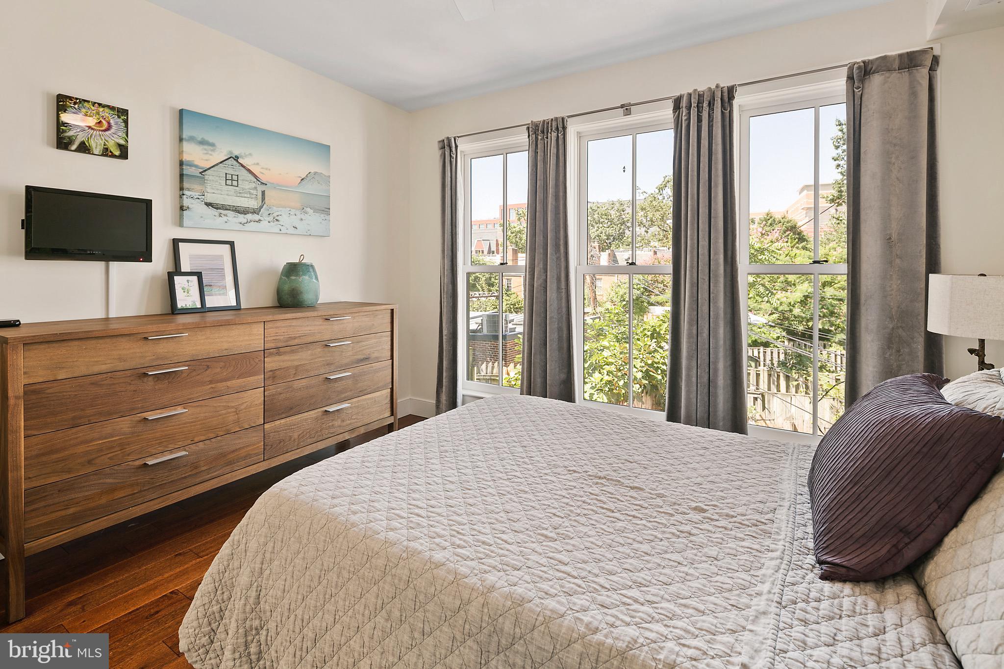 305 9th Street Southeast Washington, DC 20003 - Photo 20 of 35