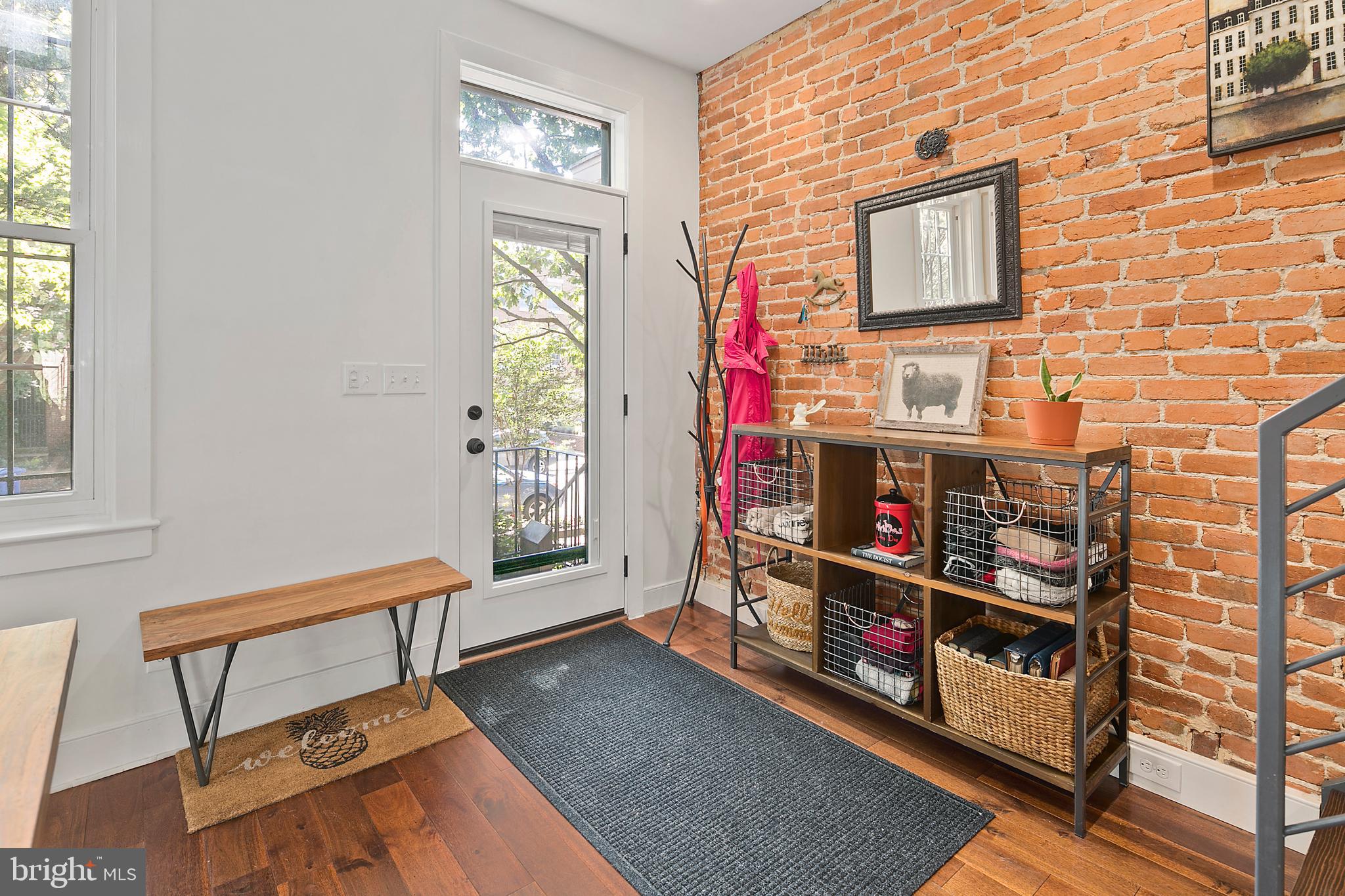 305 9th Street Southeast Washington, DC 20003 - Photo 3 of 35