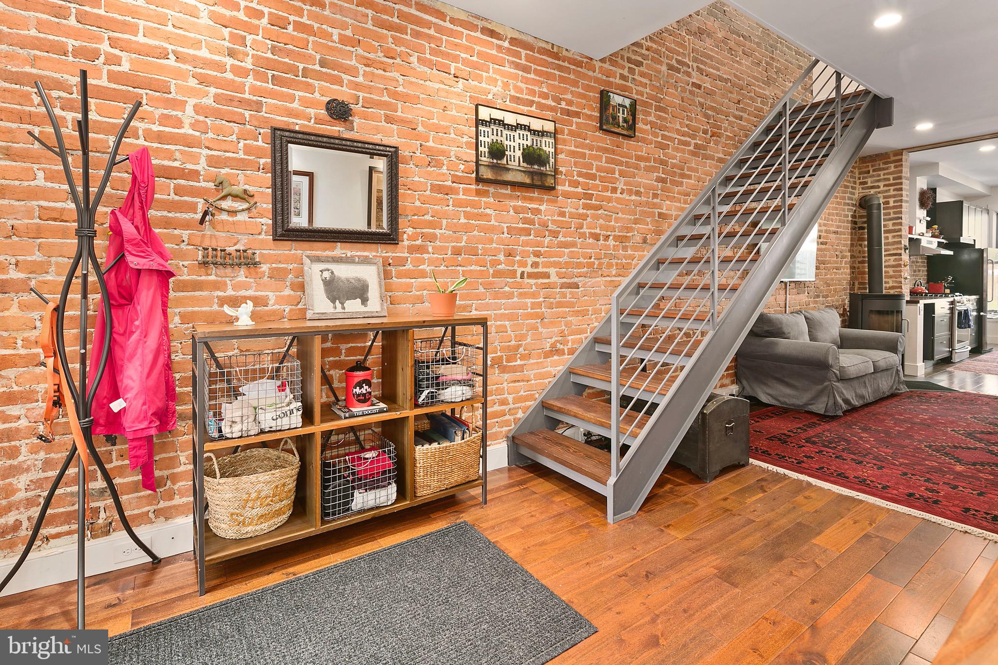 305 9th Street Southeast Washington, DC 20003 - Photo 4 of 35