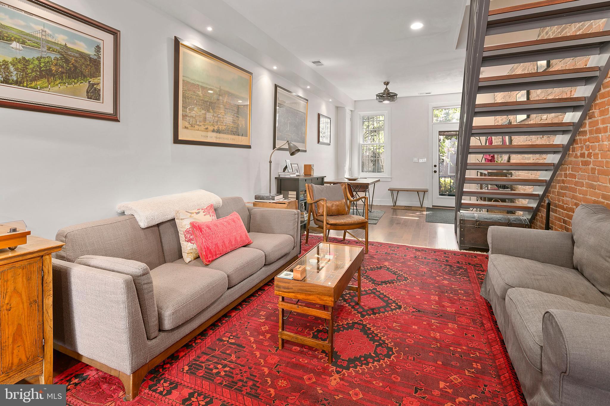 305 9th Street Southeast Washington, DC 20003 - Photo 7 of 35