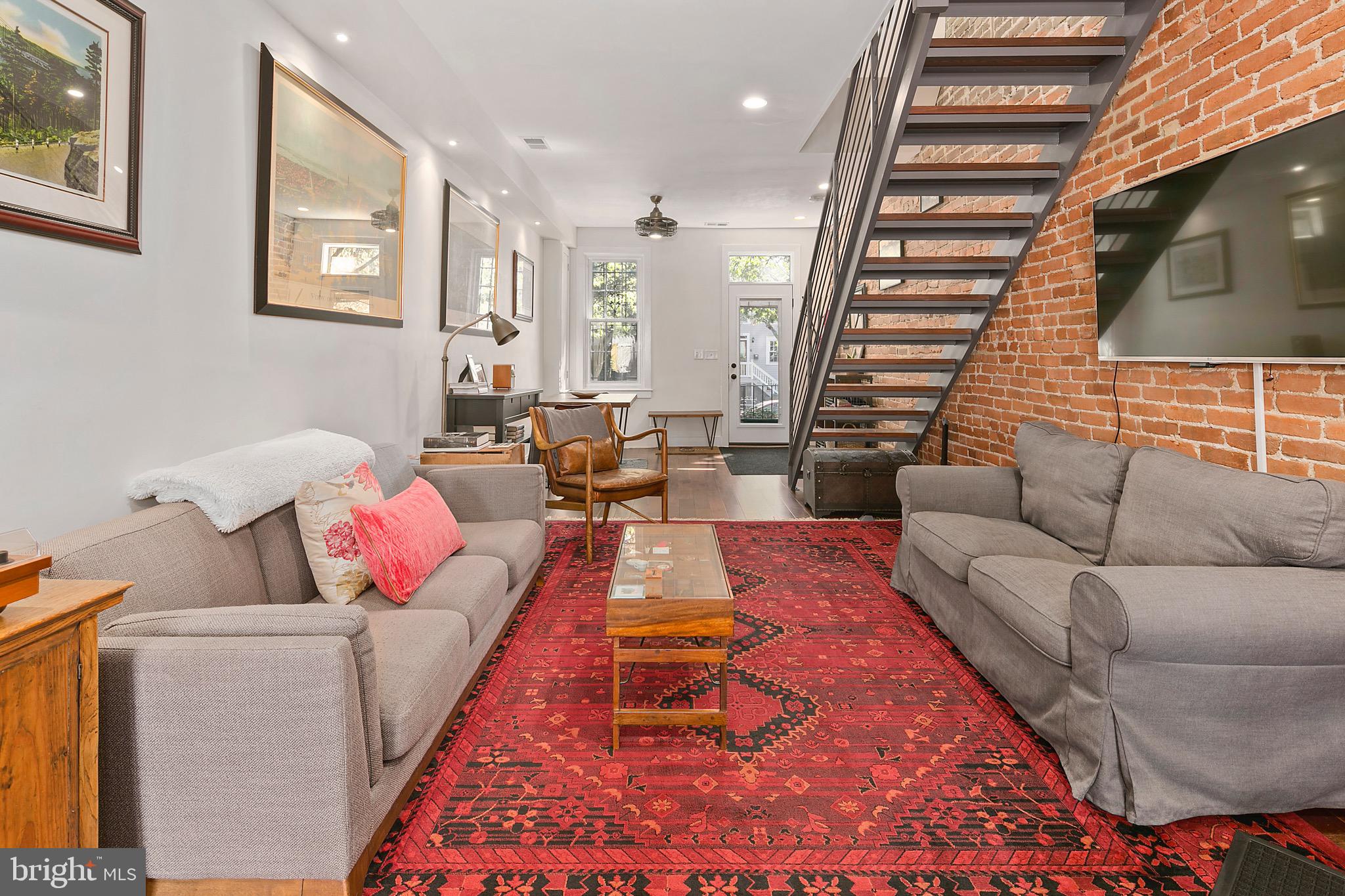 305 9th Street Southeast Washington, DC 20003 - Photo 8 of 35