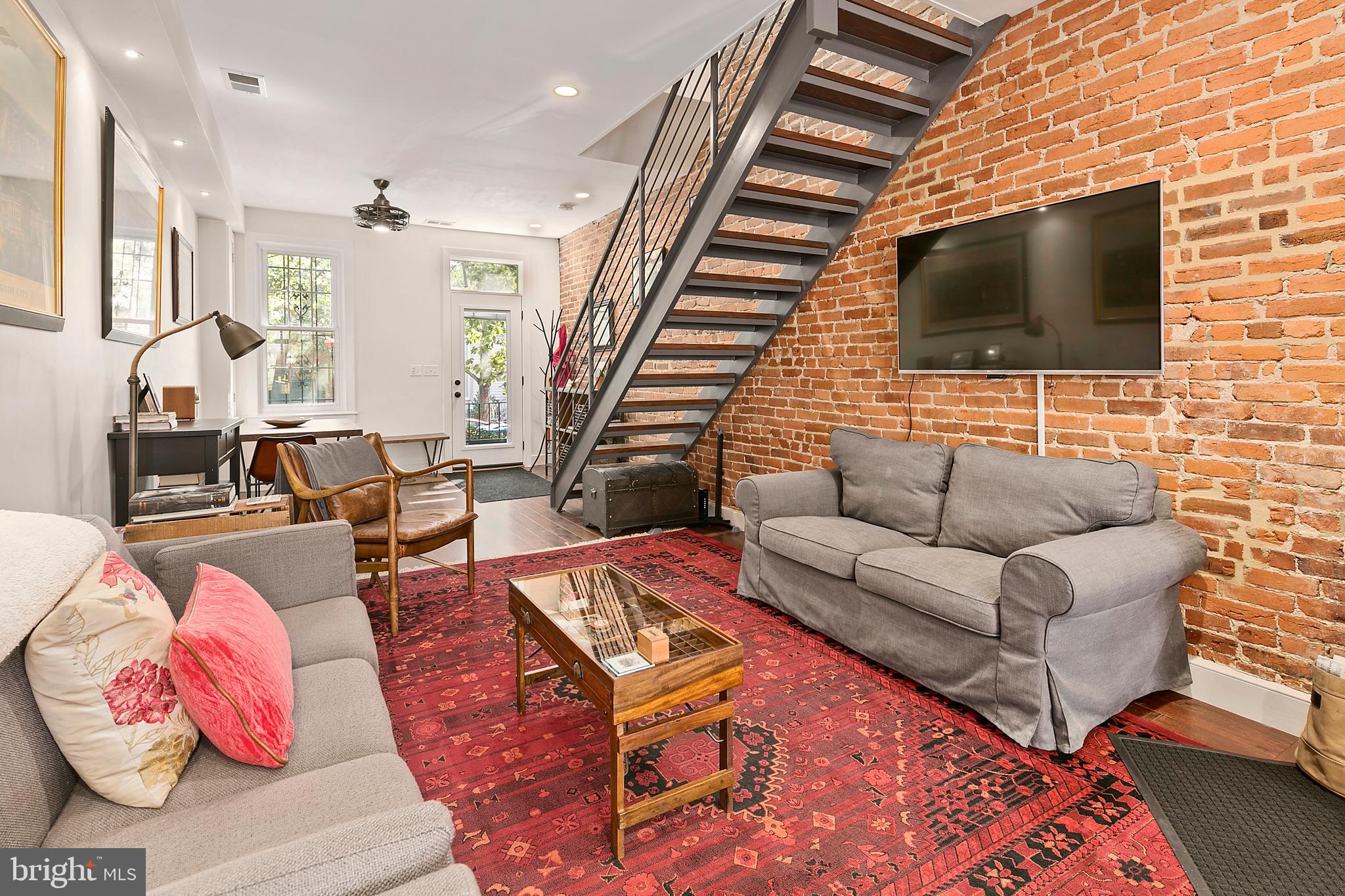 305 9th Street Southeast Washington, DC 20003 - Photo 9 of 35