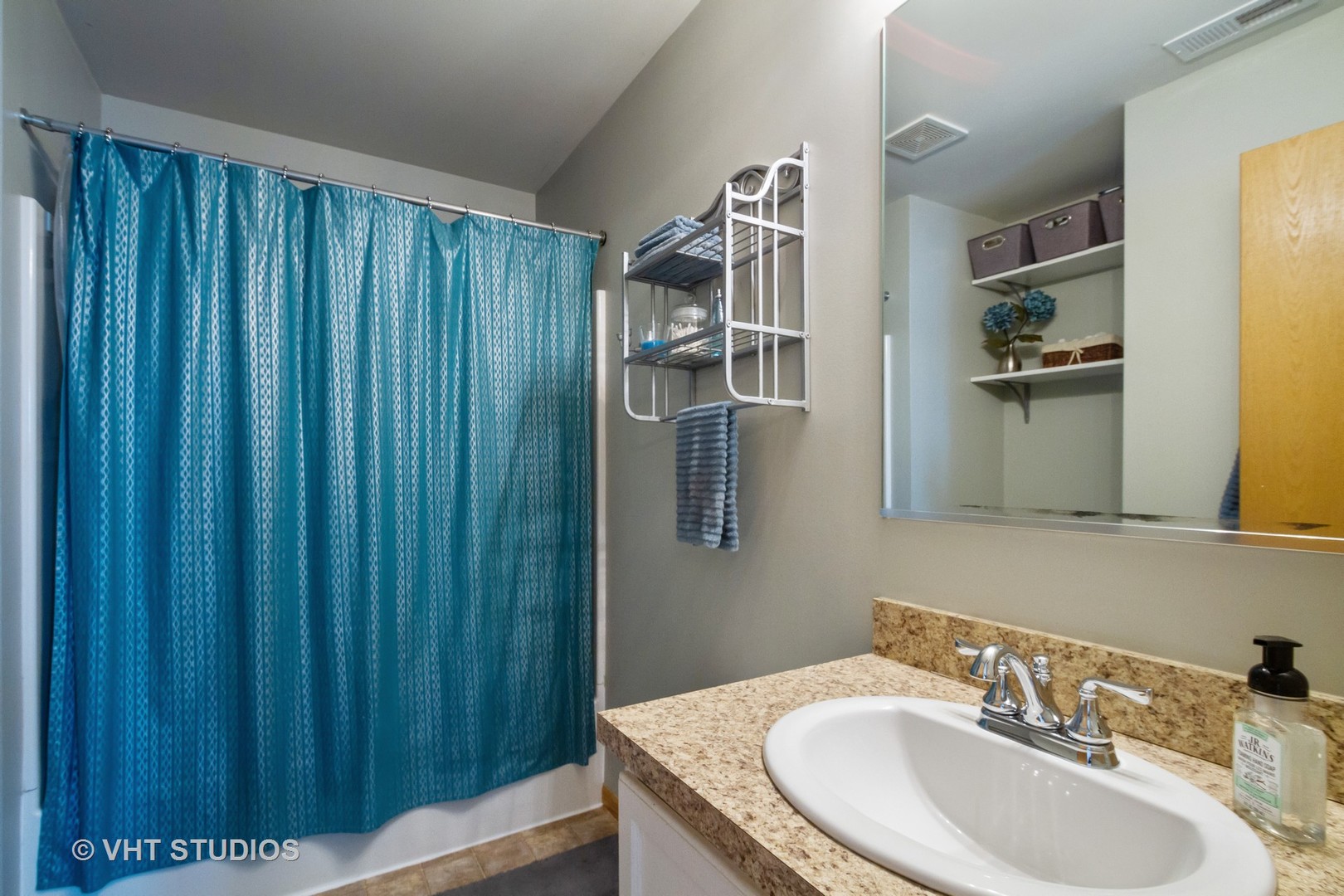 1832 Butterfield Road Woodstock, IL 60098 - Photo 9 of 15