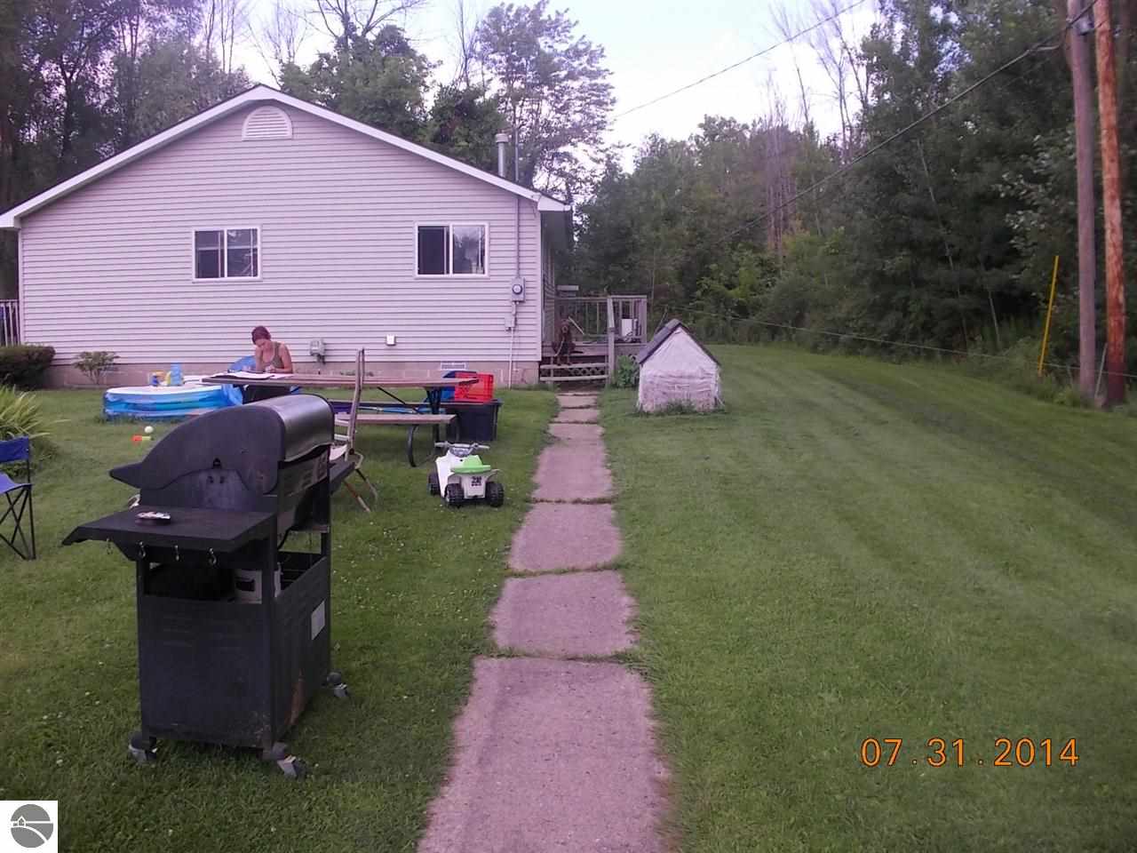5883 South Huron Road Pinconning, MI 48650 - Photo 14 of 17 1809337-13.JPG