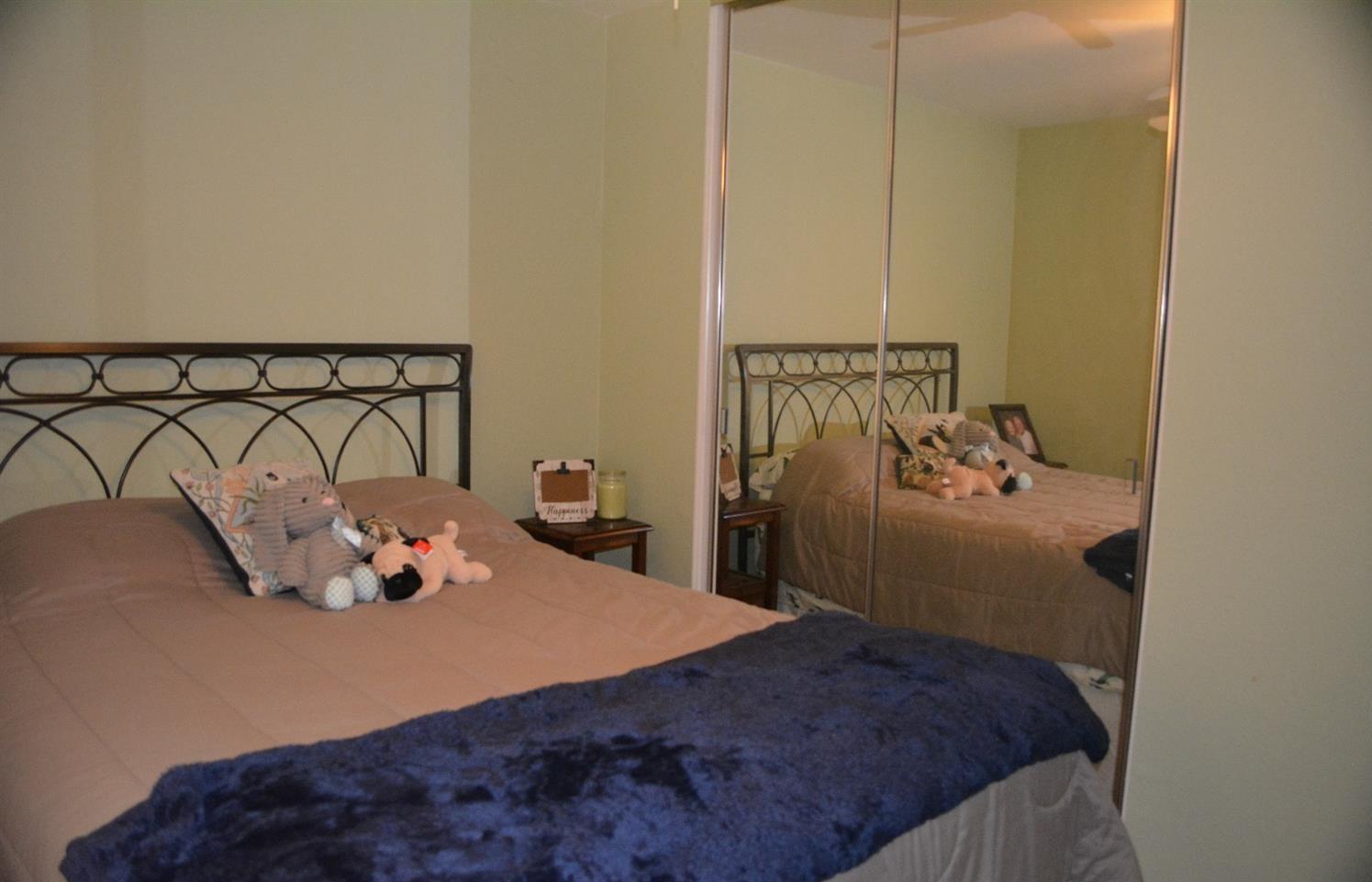 4780 Montiverde Road Mojave, CA 93501 - Photo 19 of 52 a bedroom with a bed and a window