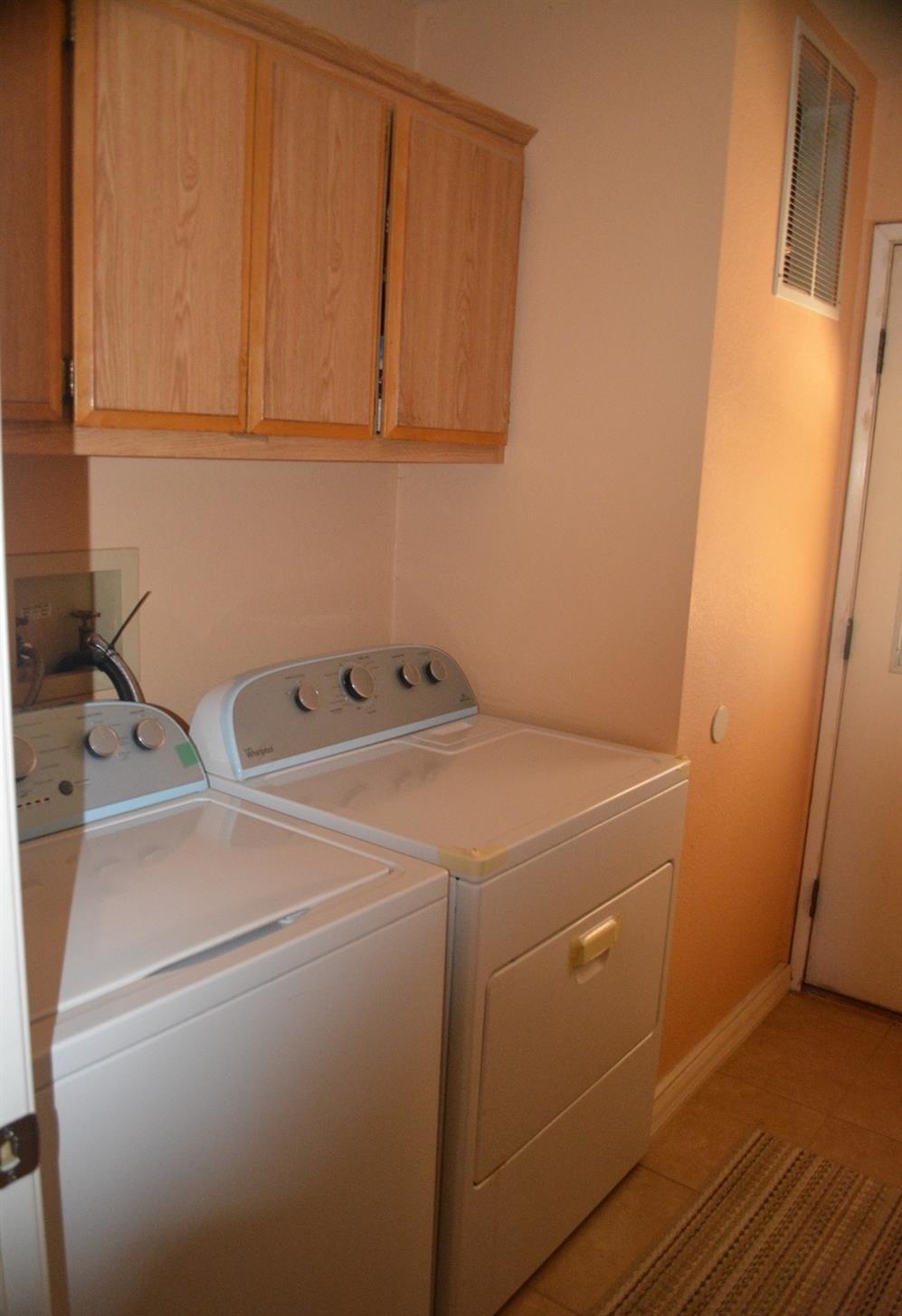 4780 Montiverde Road Mojave, CA 93501 - Photo 22 of 52 a utility room with dryer and washer