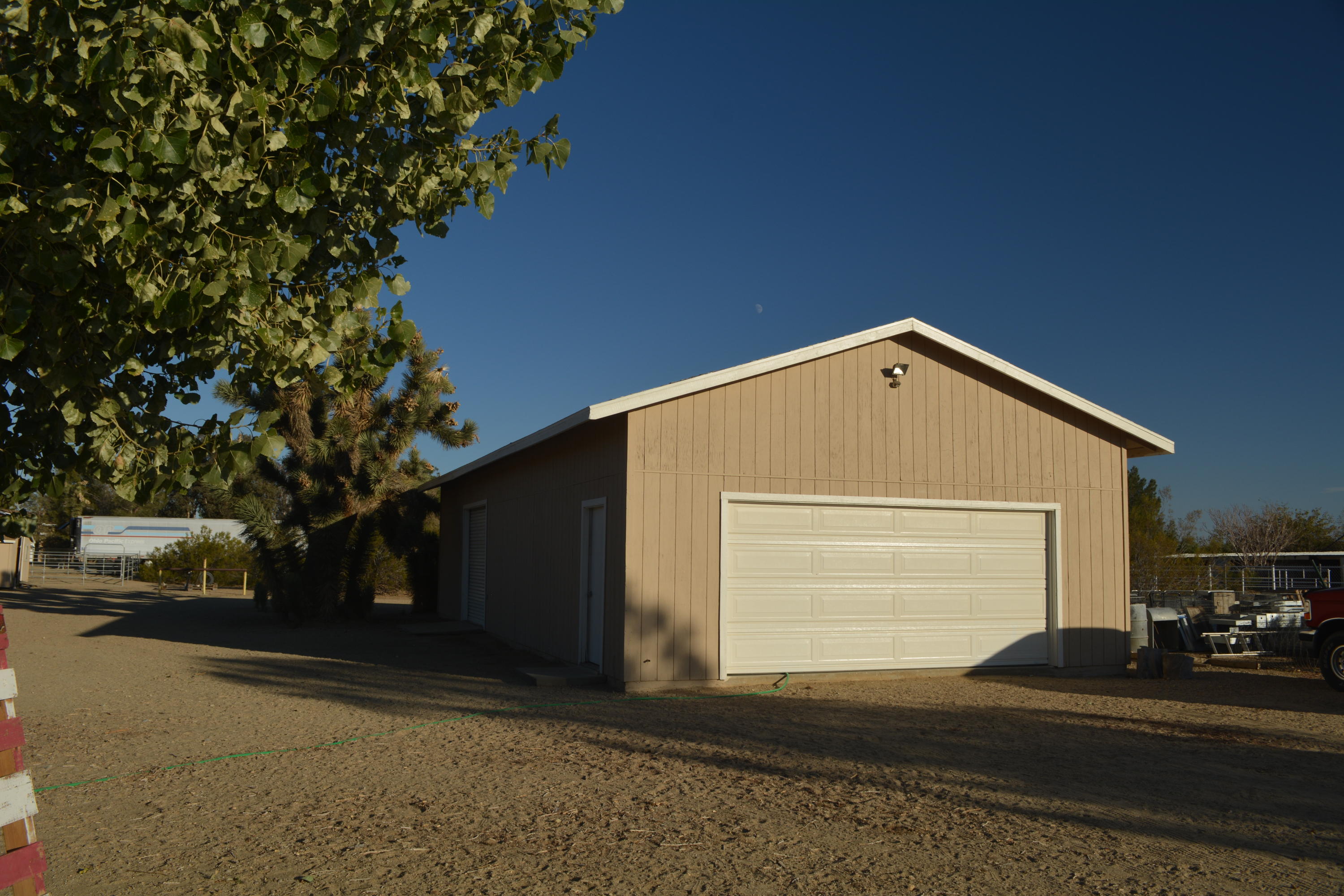 4780 Montiverde Road Mojave, CA 93501 - Photo 26 of 52 a view of backyard of garage