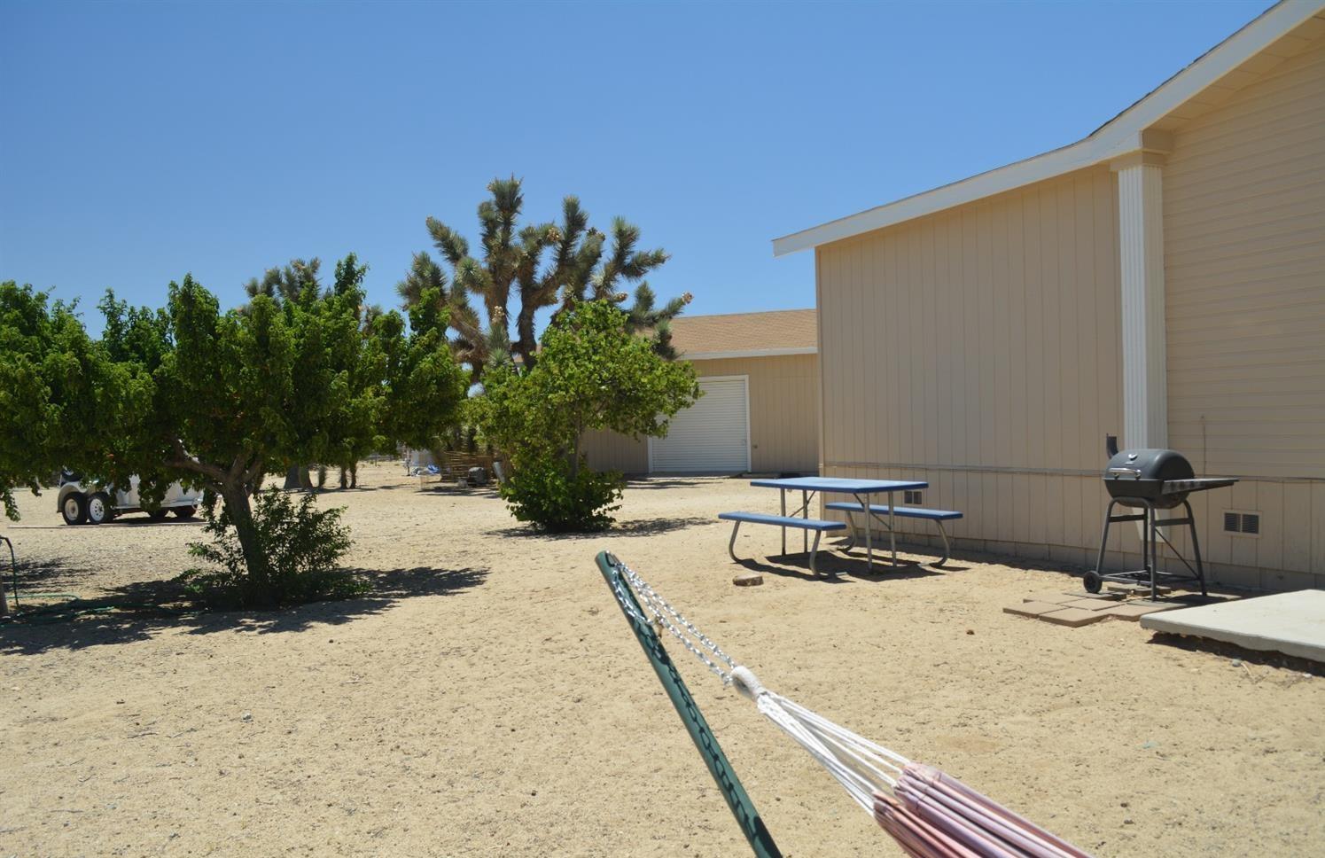 4780 Montiverde Road Mojave, CA 93501 - Photo 32 of 52 a swimming pool with a yard