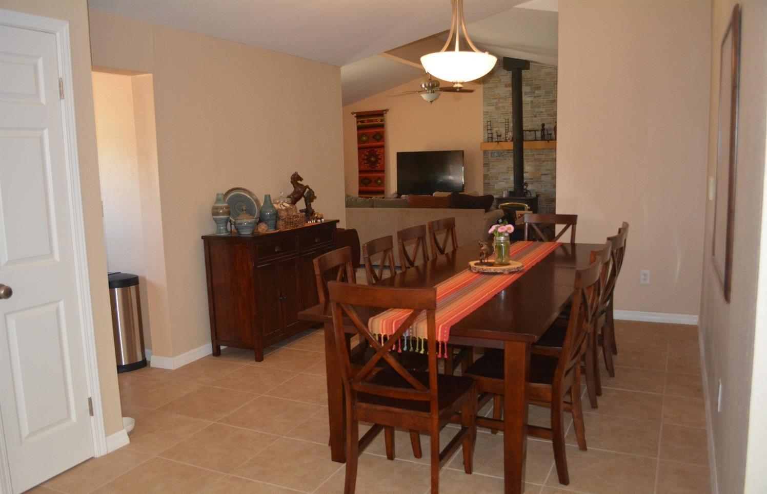 4780 Montiverde Road Mojave, CA 93501 - Photo 7 of 52 a view of a dining room with furniture and a flat screen tv