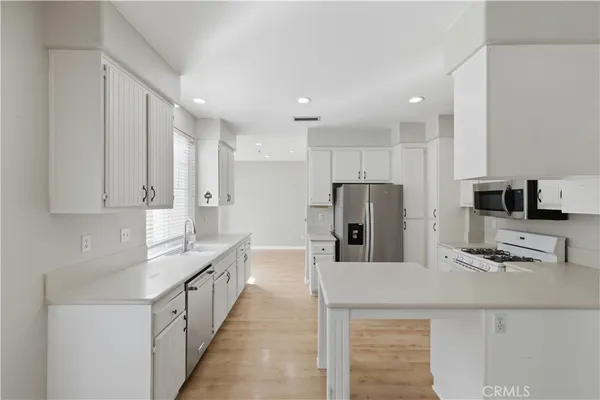$799,999 | 23322 Montecito Place, Valencia, CA 91354