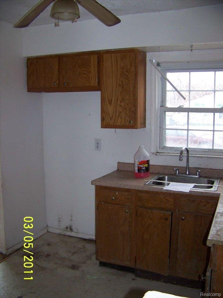 27106 Florence Street Inkster, MI 48141 - Photo 6 of 12 3-5 018