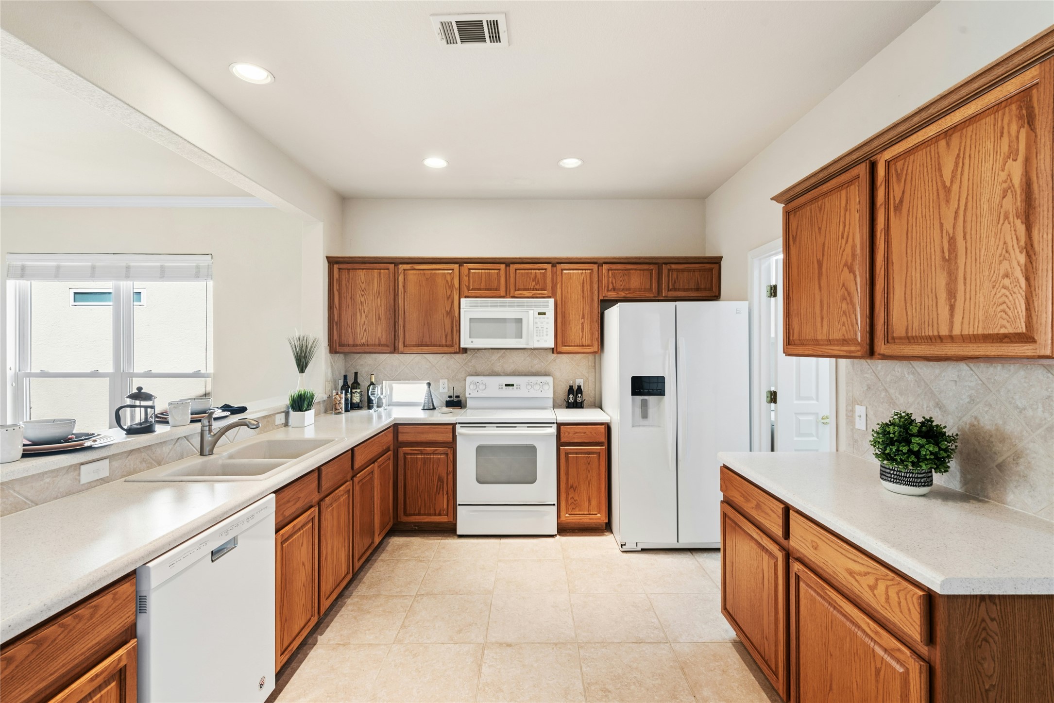 104 Keystone Cove Georgetown, TX 78633 - Photo 12 of 40 Kitchen