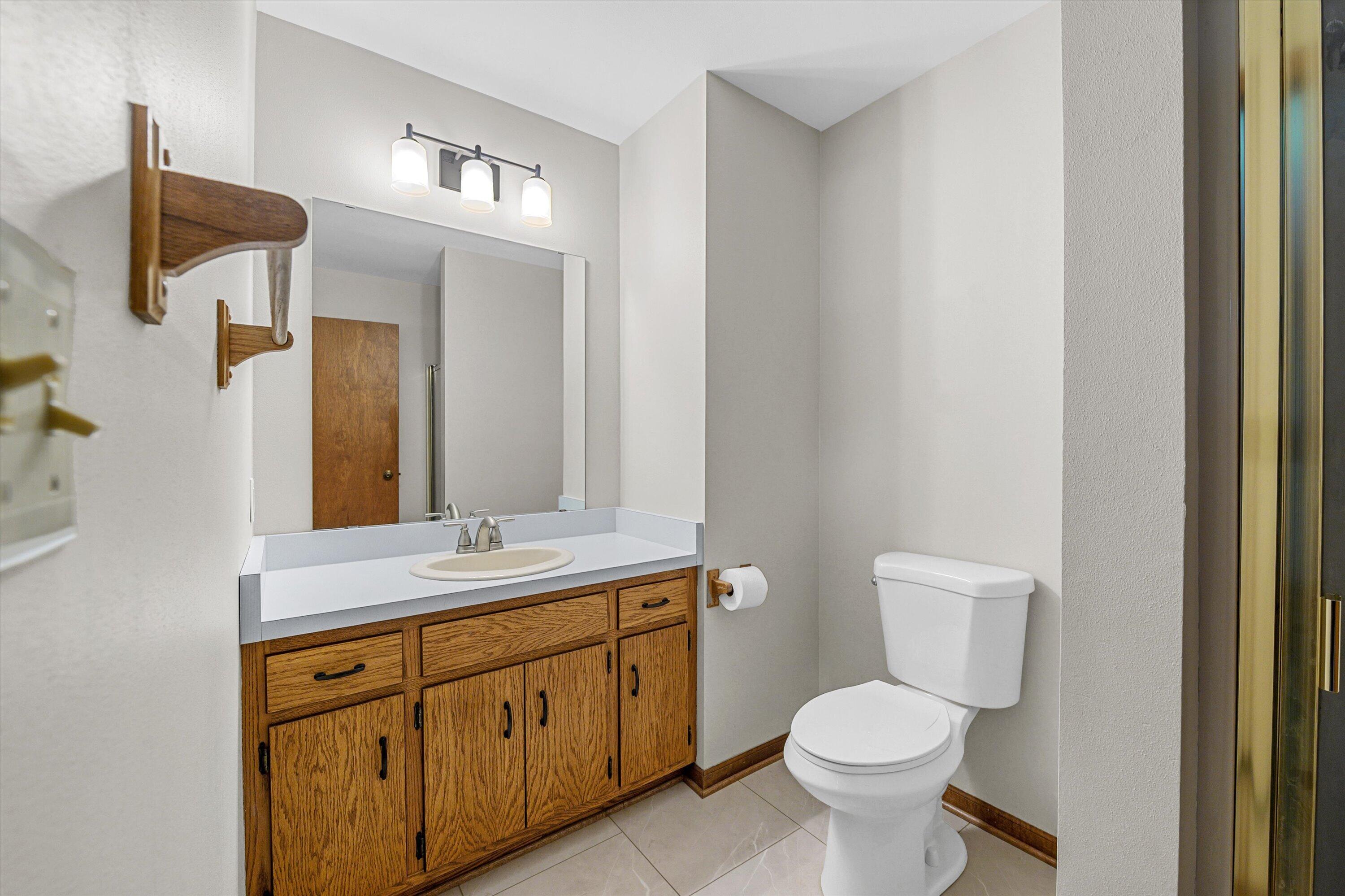 1468 Honeysuckle Road Hartford, WI 53027 - Photo 19 of 40 Bathroom 2
