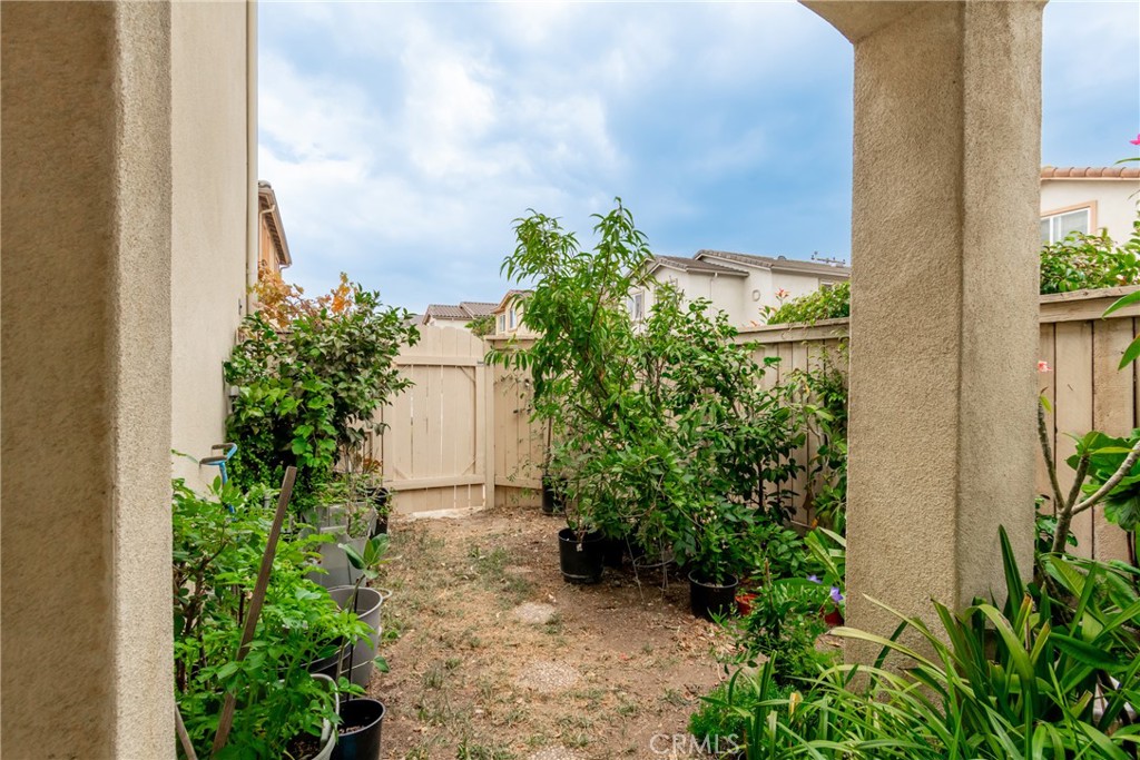 8306 Telegraph Road Downey, CA 90240 - Photo 25 of 50 Patio 2