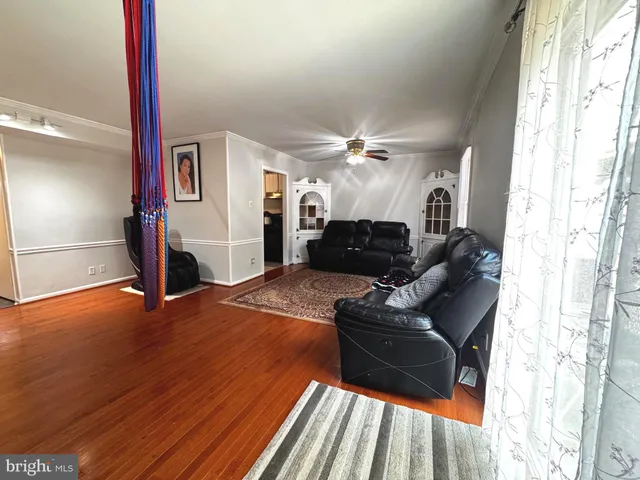 $489,900 | 11 Fenceline Drive, Gaithersburg, MD 20878