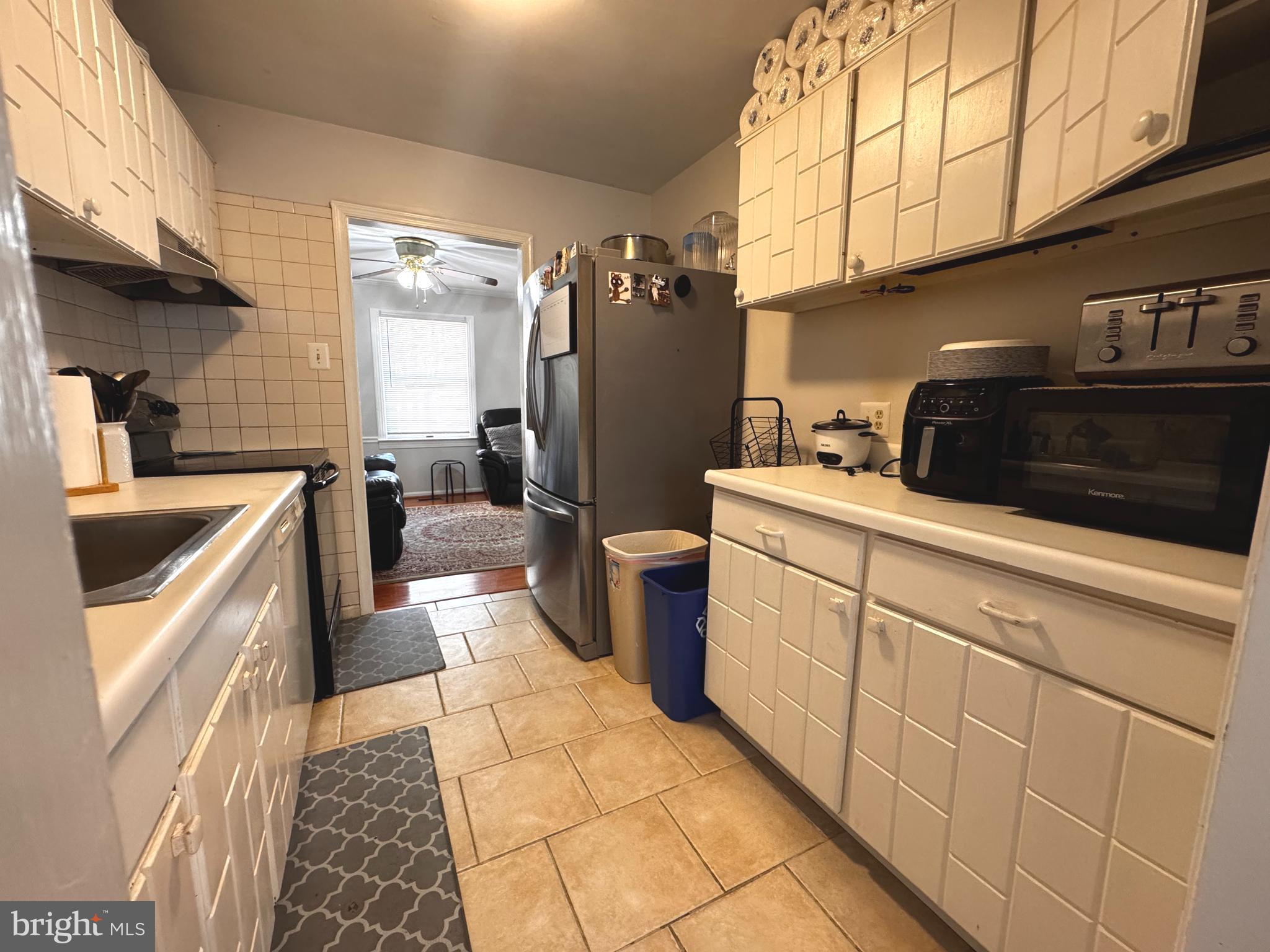 11 Fenceline Drive Gaithersburg, MD 20878 - Photo 5 of 40