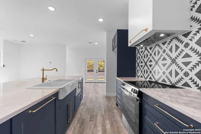 $2,400 | 106 Bank, Unit 201, San Antonio, TX 78204