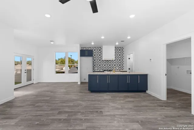 $2,400 | 106 Bank, Unit 201, San Antonio, TX 78204