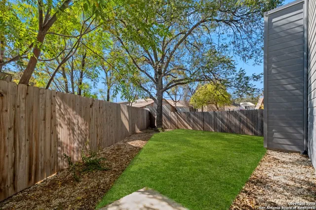 $2,400 | 106 Bank, Unit 201, San Antonio, TX 78204