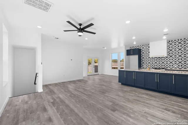 $2,400 | 106 Bank, Unit 201, San Antonio, TX 78204