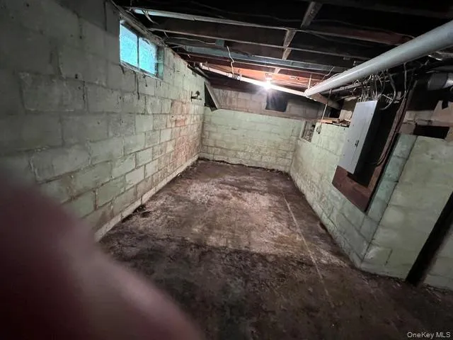 a view of utility room