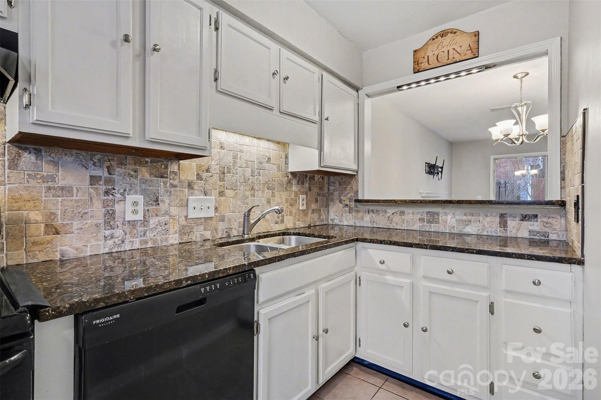 6042 Heath Valley Road Charlotte, NC 28210 - Photo 6 of 28