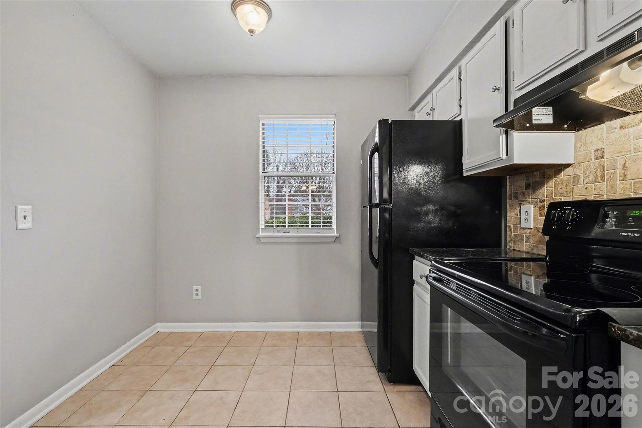 6042 Heath Valley Road Charlotte, NC 28210 - Photo 8 of 28