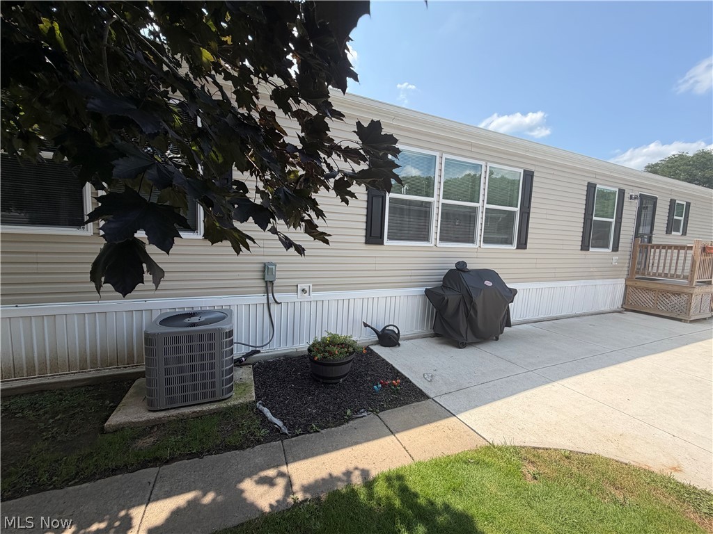 4341 Riverview Road, Unit 62 Peninsula, OH 44264 - Photo 3 of 16 Side of home